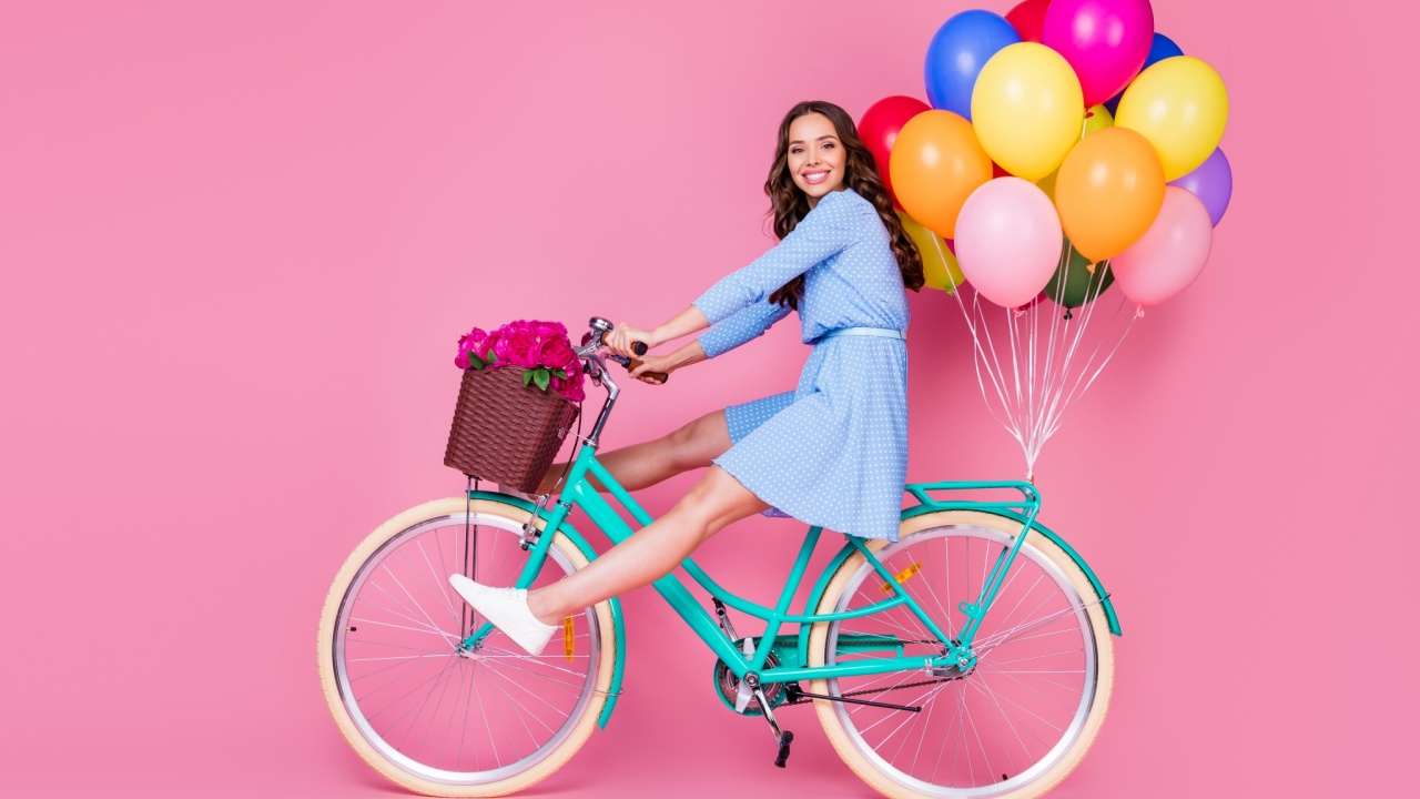 ragazza sulla bicicletta