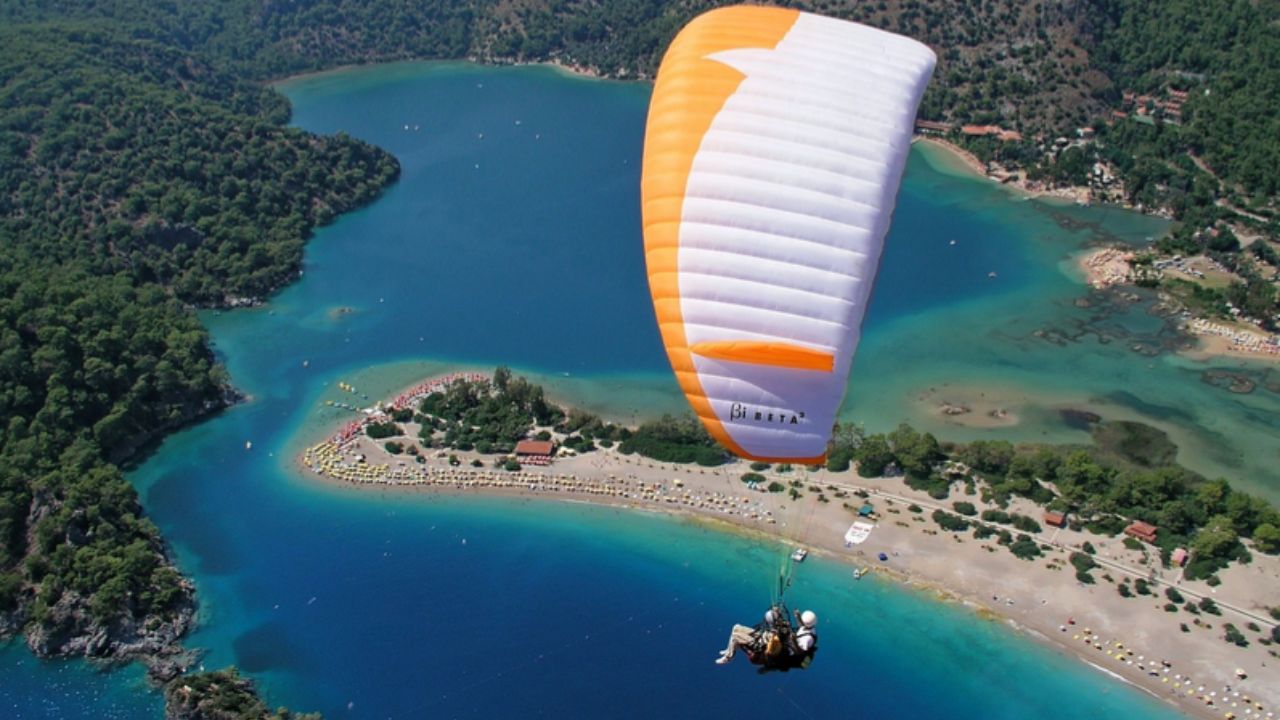 persona che fa parapendio